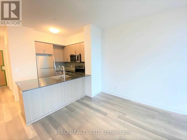 Photo du bâtiment - 1603-1603 Eglinton Ave W