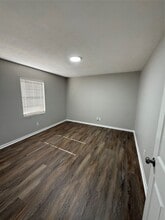 Building Photo - 503 Park Ln