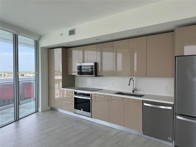 Building Photo - 2000 Metropica Wy