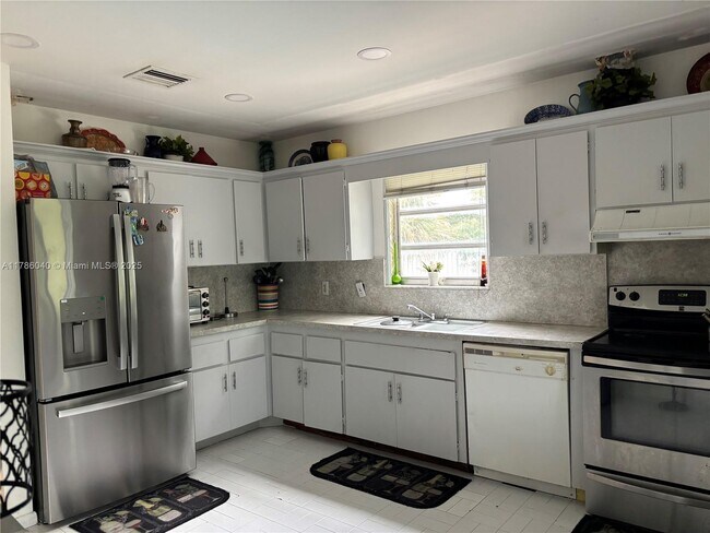 Foto del edificio - 4609 Bayberry Ln