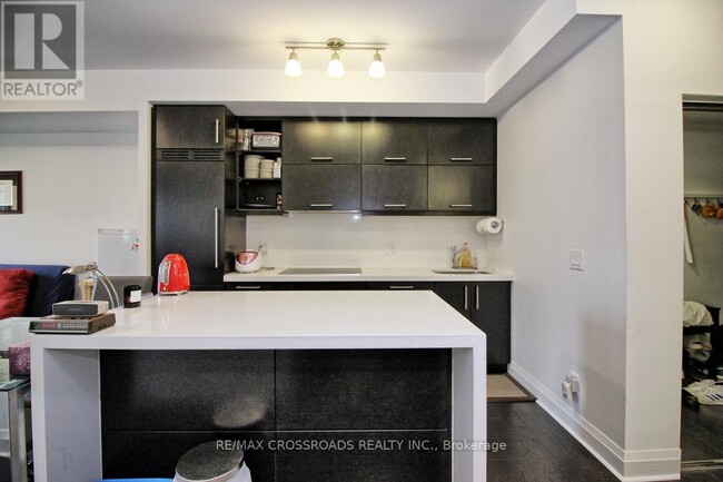 Photo du bâtiment - 1080 Bay St.