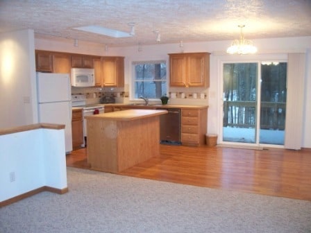 Kitchen/Dining - 4290 Baywood Dr