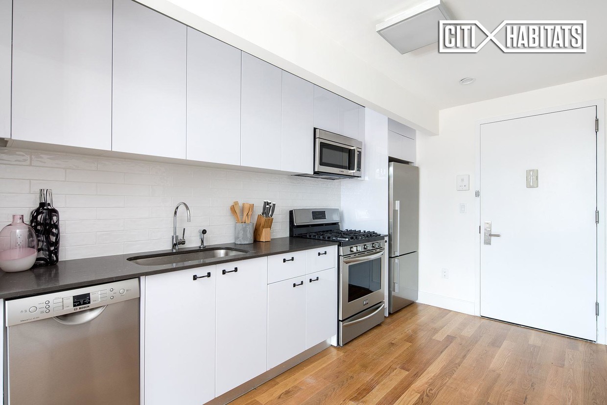 Foto principal - 781 Metropolitan Ave