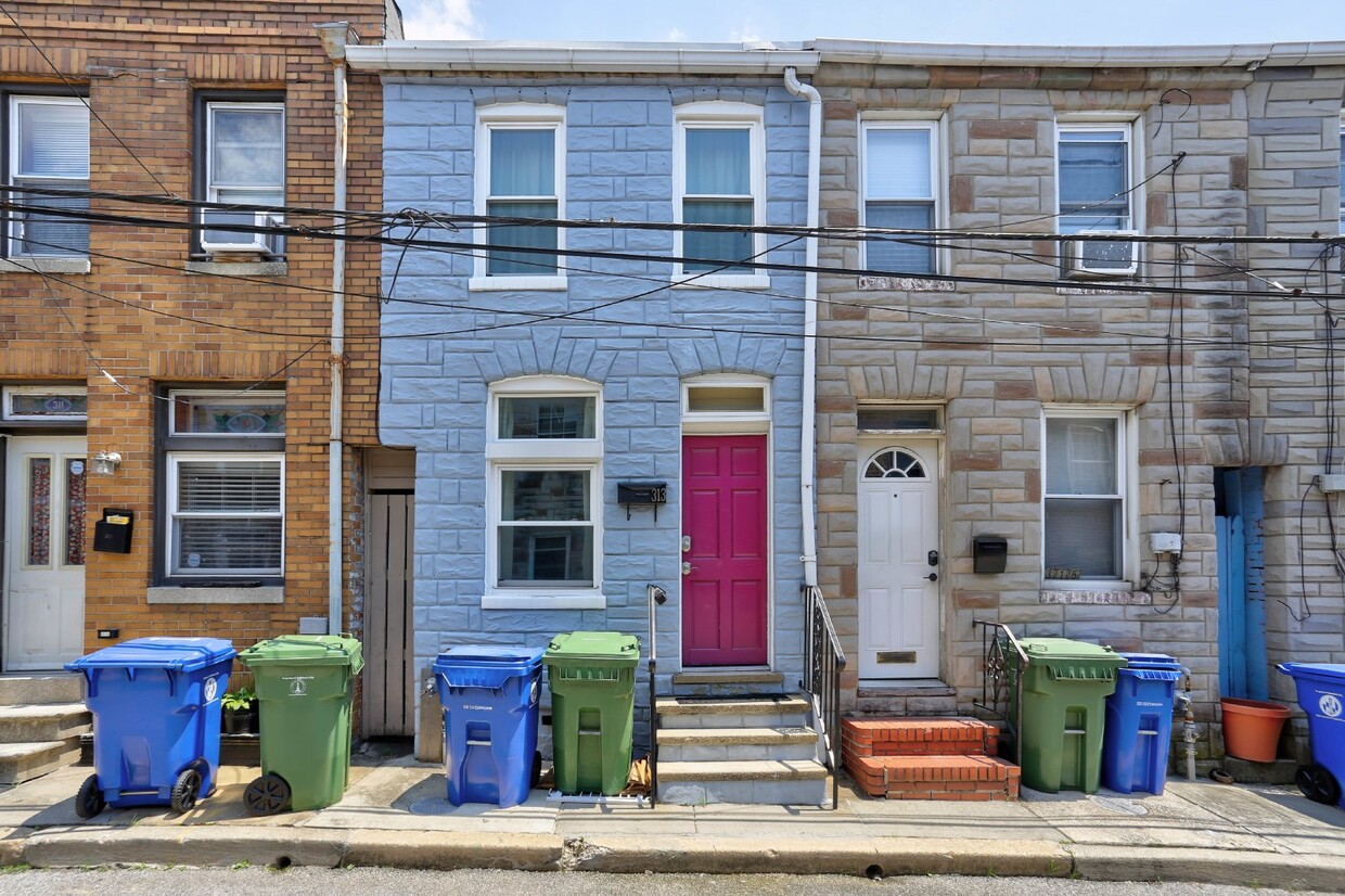 Foto principal - Charming 2BD/1BA - Upper Fells Point Townhome