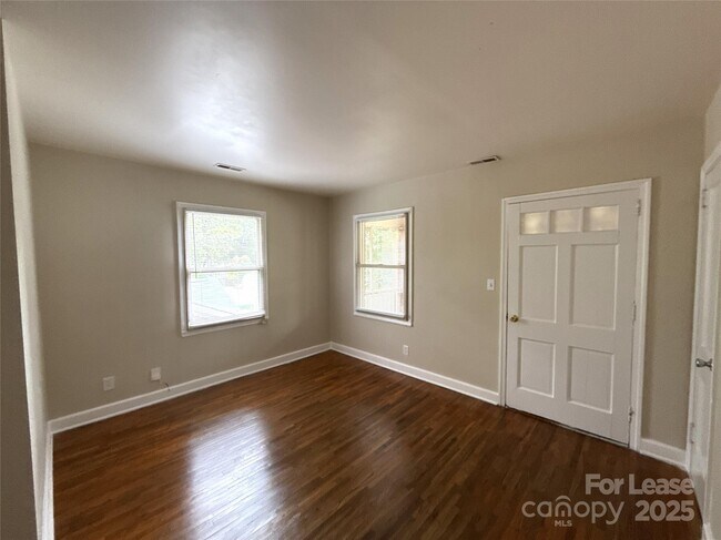 Foto del edificio - 2729 Bancroft St