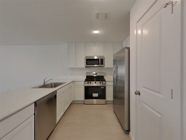 Building Photo - 3017 Fantasy Ter Dr