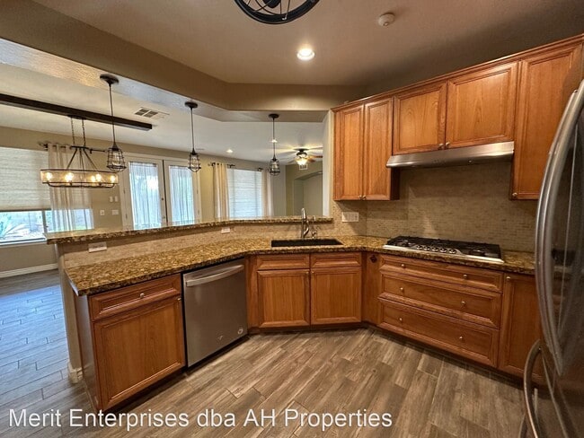 Foto del edificio - 4 br, 3.5 bath House - 8409 W DESERT ELM LN