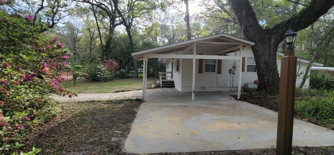 Building Photo - 1210 Carson Dr