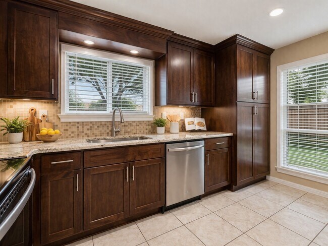 Foto del edificio - 15815 Crystal Grove Dr