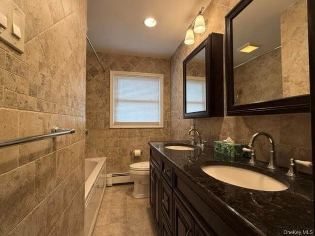 Building Photo - 748 Leslie Ln