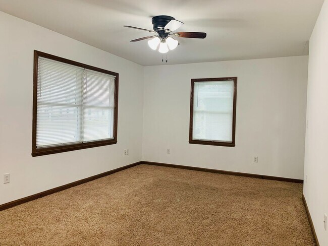 Building Photo - Beautiful 2 Bedroom Single Family Home!