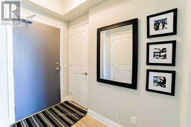 Building Photo - 9618 Yonge St