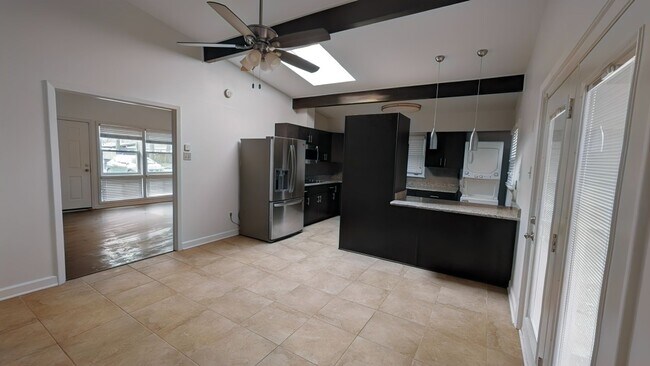 Foto del edificio - 5180 Warfield Dr