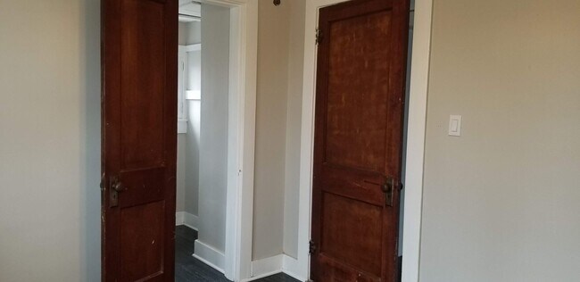 Building Photo - 132 Ashwood - 2 bedroom 1 bath in North Ri...