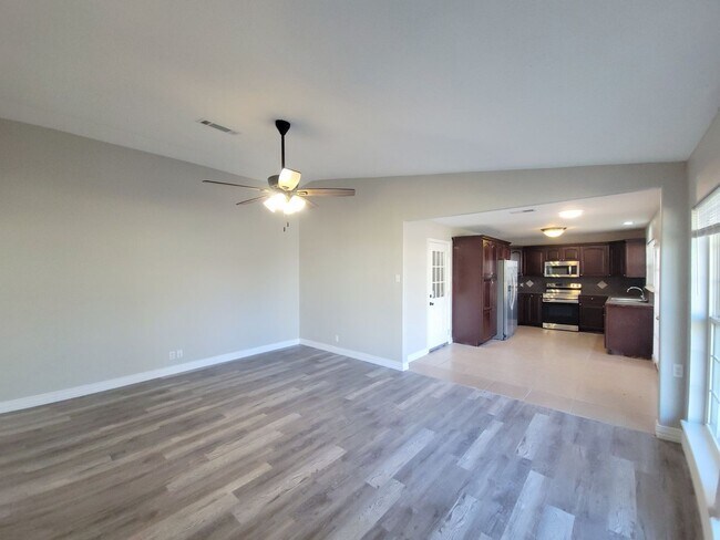 Building Photo - 309 Iowa St