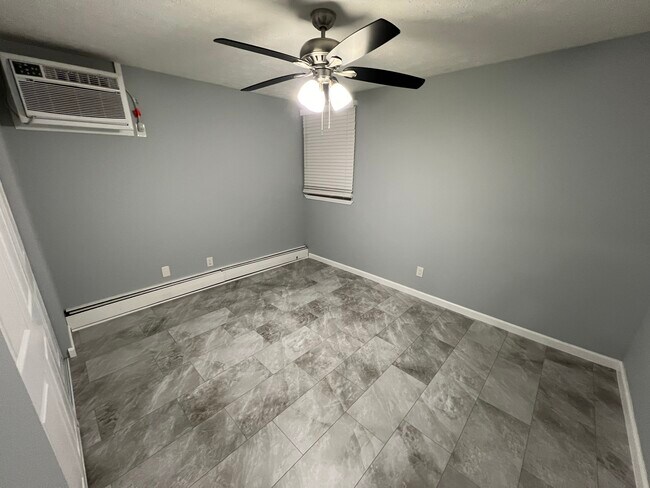 Foto del edificio - 4905 Chalet Dr