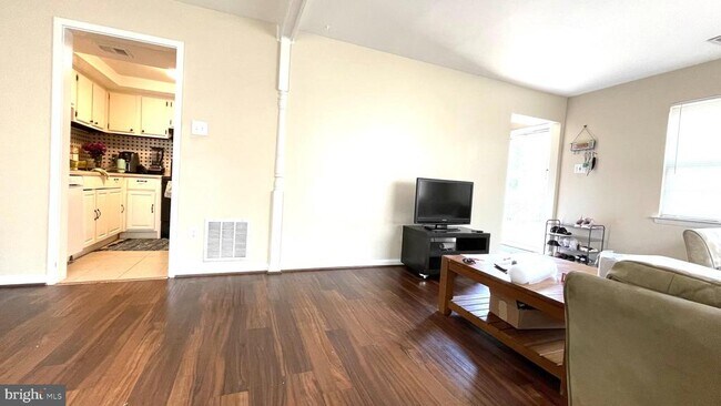 Foto del edificio - 8766 Walutes Cir