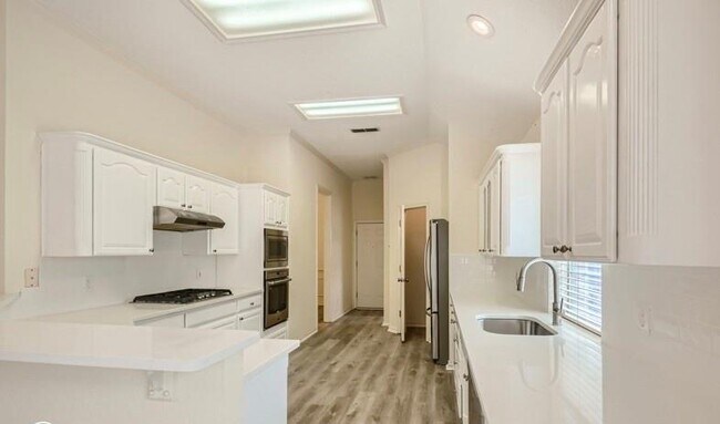 Foto del edificio - 5500 Archwood Ln