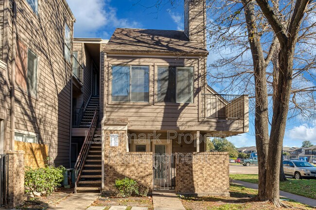 Building Photo - 9809 W Walnut St
