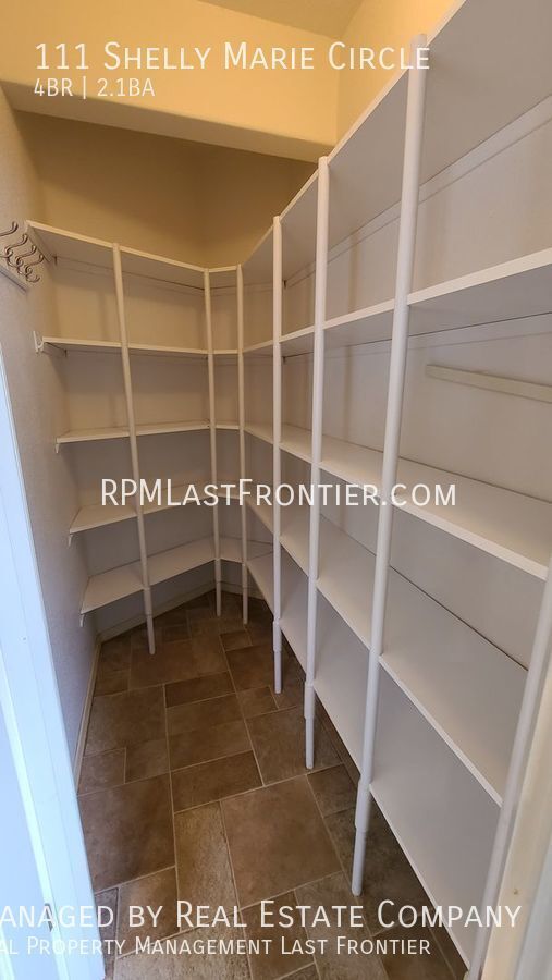Building Photo - Must see home in South Anchorage, with inc...