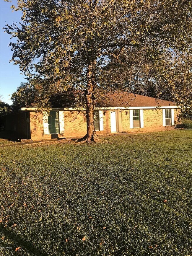 Building Photo - 102 Elie Dr