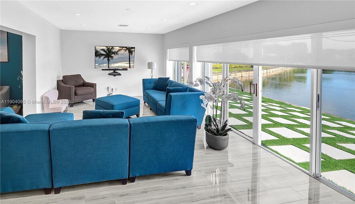 Foto principal - 5602 White Cedar Ln