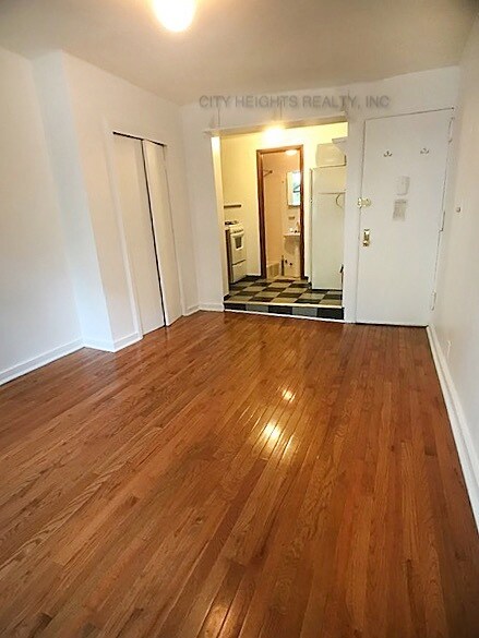 Building Photo - 436 E 9th St