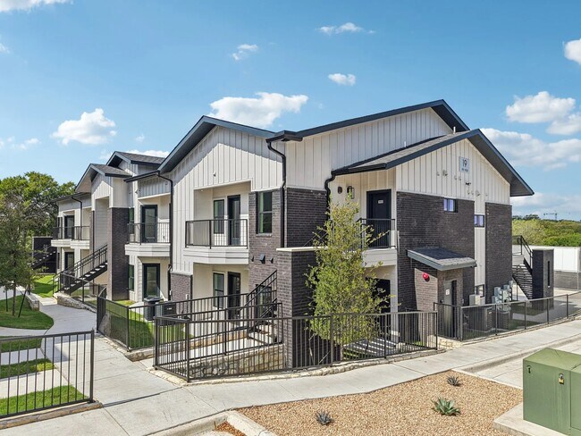 Foto del edificio - 2450 Wickersham Ln