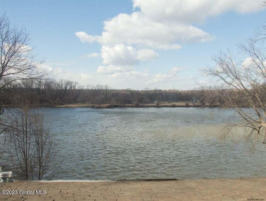 Foto principal - 639 1st Ave