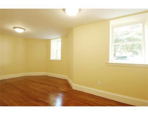 Foto del edificio - 19 Parker Hill Ave