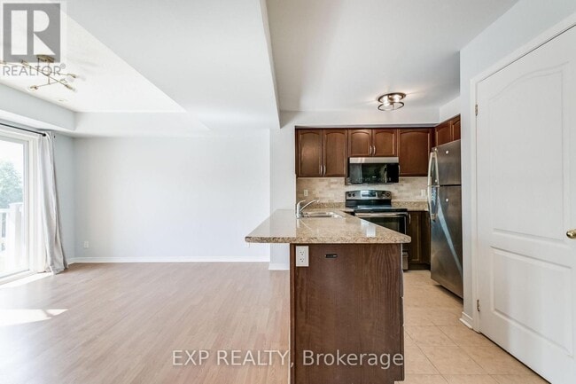 Building Photo - 3250 Bentley Dr