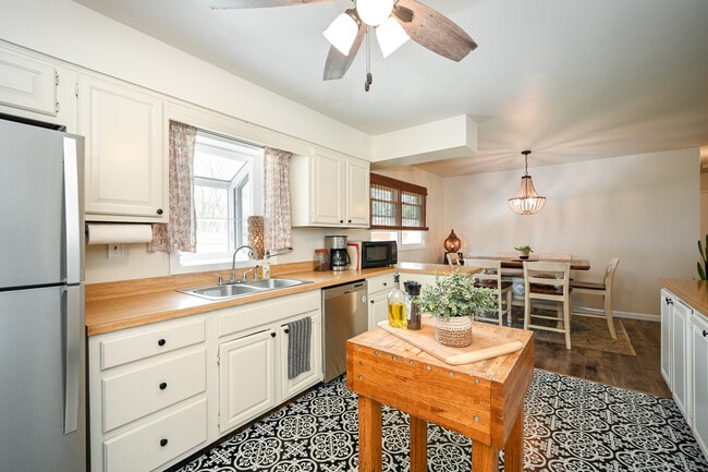 Foto del edificio - 23712 W Main St