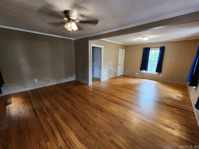 Building Photo - 212 Goshen Ave