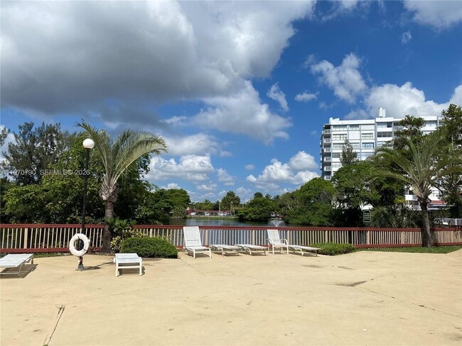 Foto del edificio - 1300 NE Miami Gardens Dr