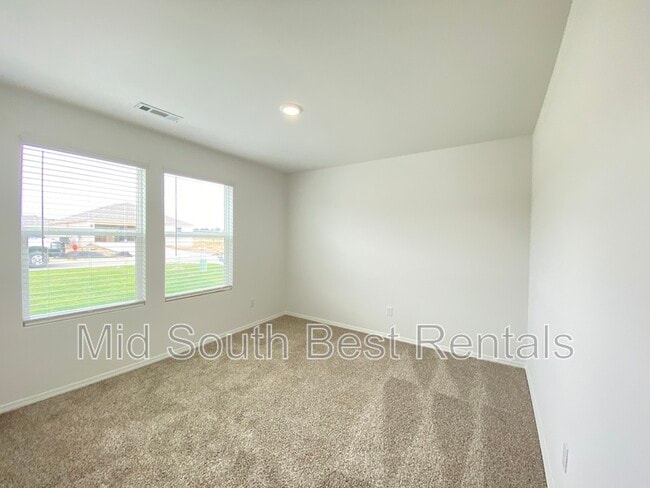 Building Photo - 45 Kelton Ln