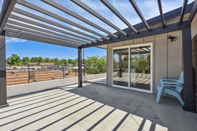 Building Photo - 1449 Ivy St