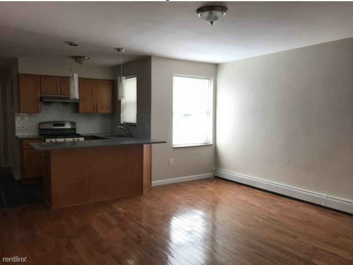 Primary Photo - 22 71st St