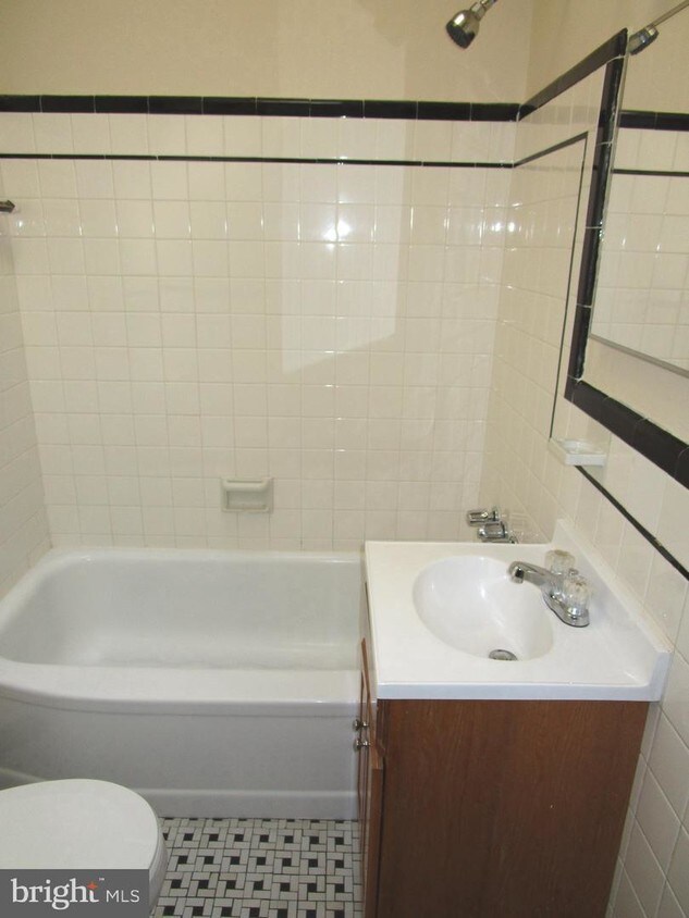 Foto principal - 2120 E Cheltenham Ave
