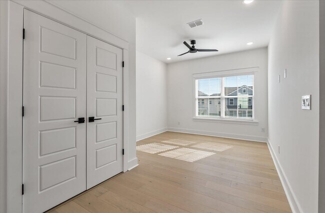 Foto del edificio - 1536 Asher Ave