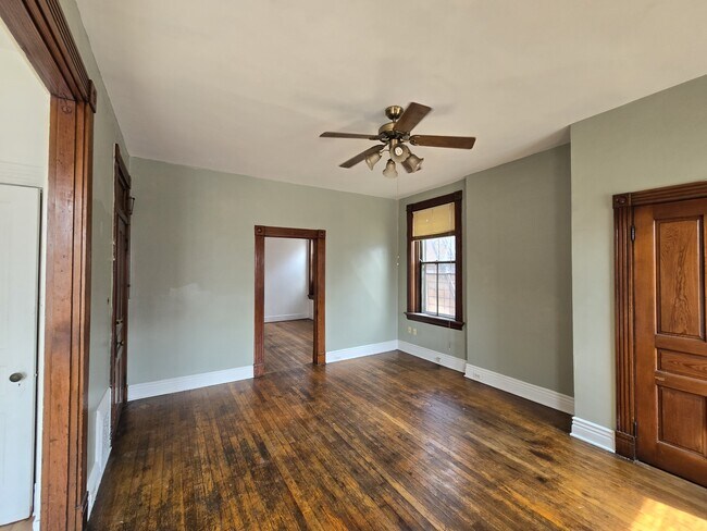 Livingroom - 318 W McMillan St
