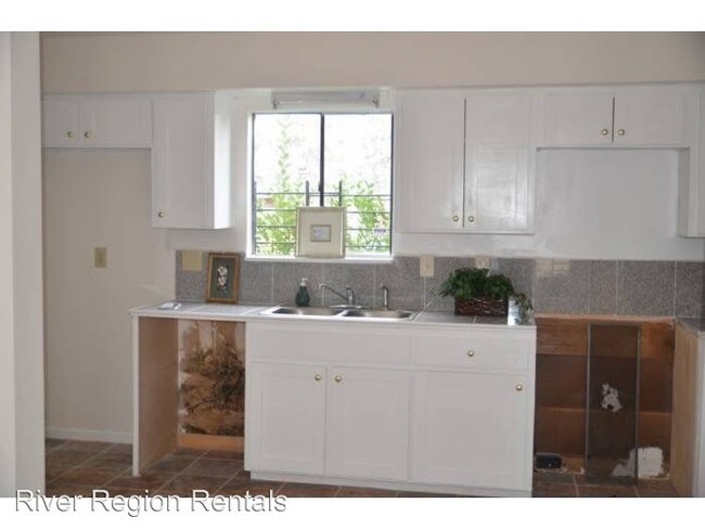 Building Photo - 2629 Woodley Park Dr