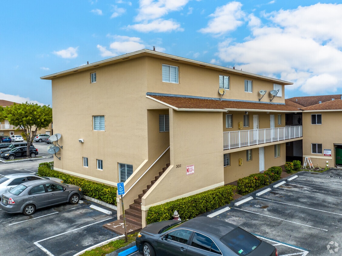 Villa Veranda Apartments in Hialeah, FL