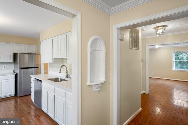 Building Photo - 8213 Dr Craik Ct