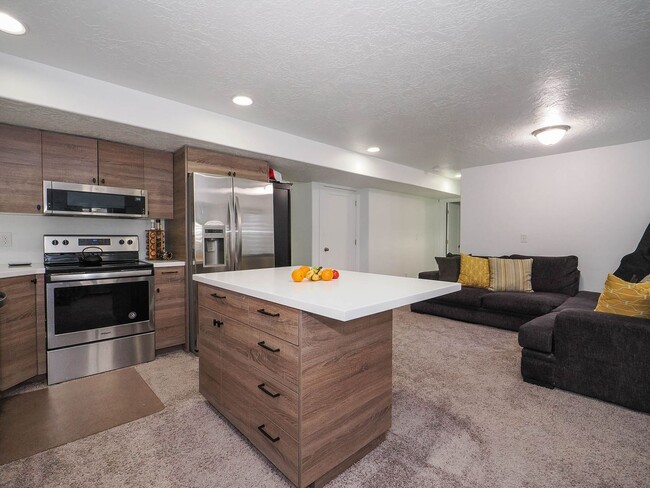 Foto del edificio - Basement Apartment in Eagle Mountain