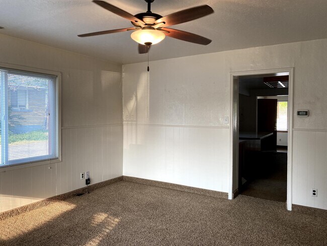 Building Photo - 58 N 200 E