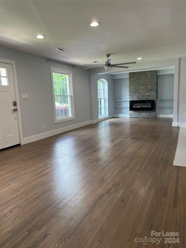 Building Photo - 2124 Tyvola Rd