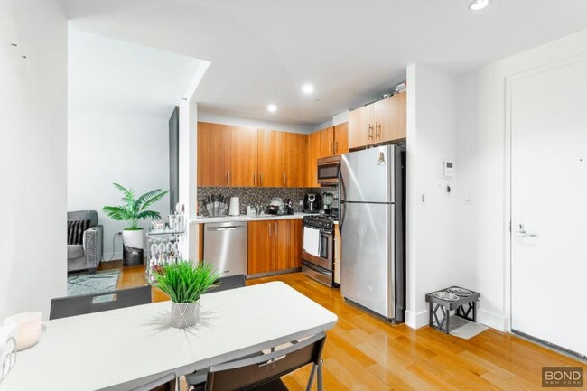 Building Photo - 1 bedroom in Astoria NY 11102