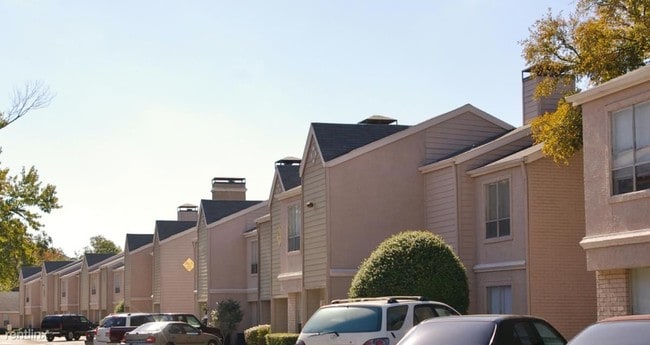 Building Photo - 8542 Spring Valley Rd