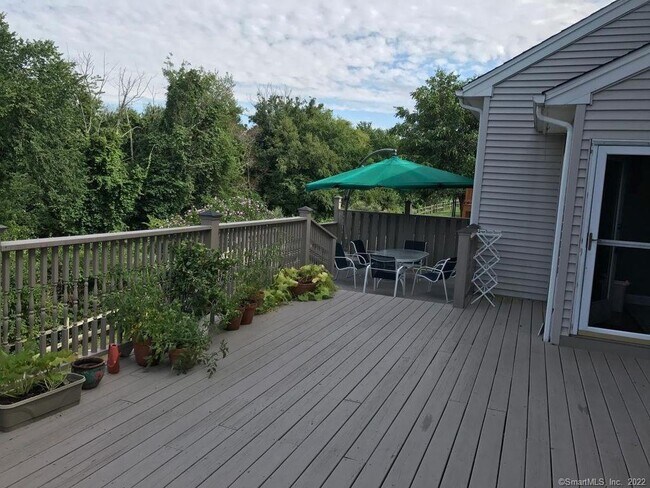 Building Photo - 25 Lilac Ln