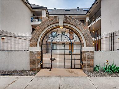 Courtyard entrance - 1085 Broadway